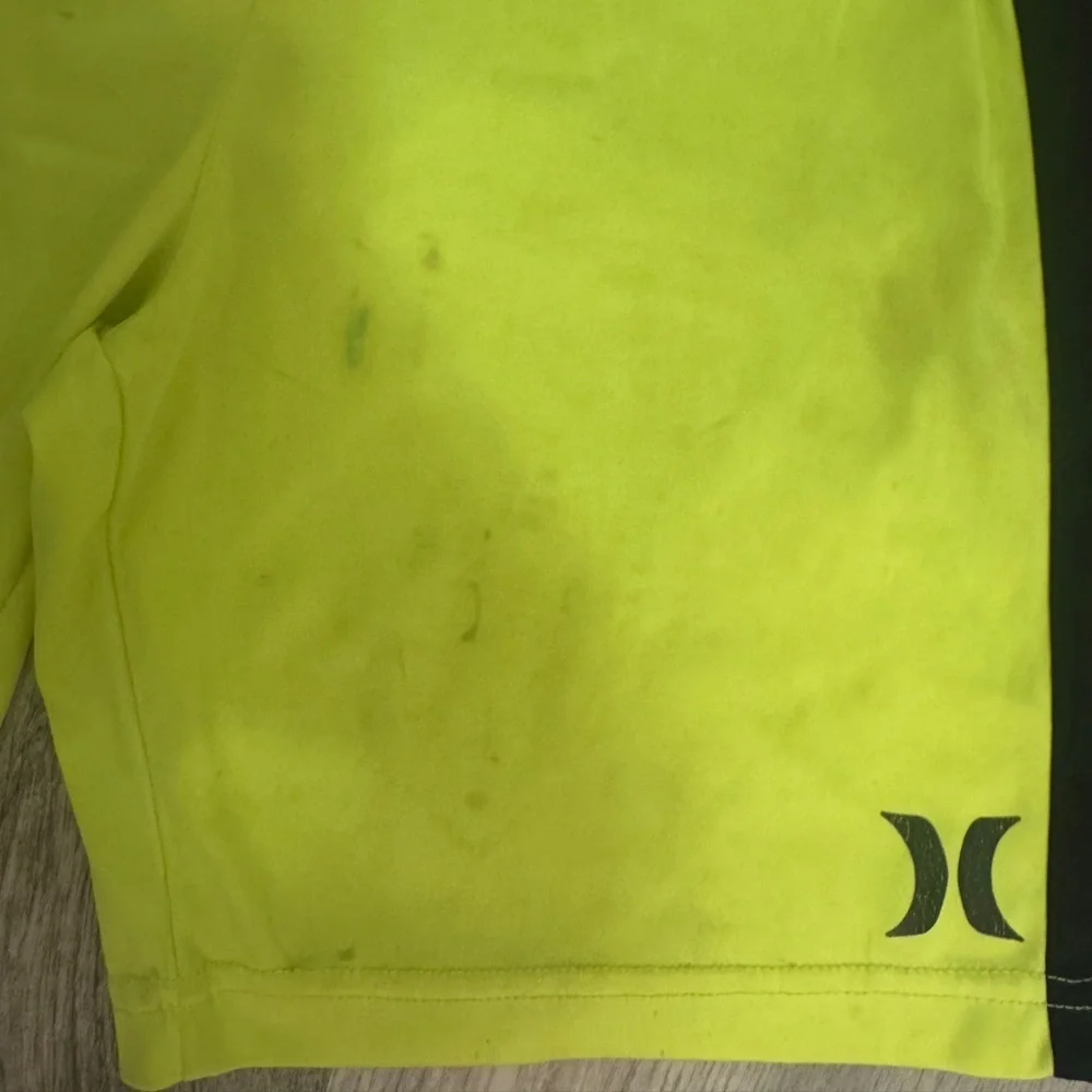 Hurley Black T-Shirt and Neon Yellow Shorts Set